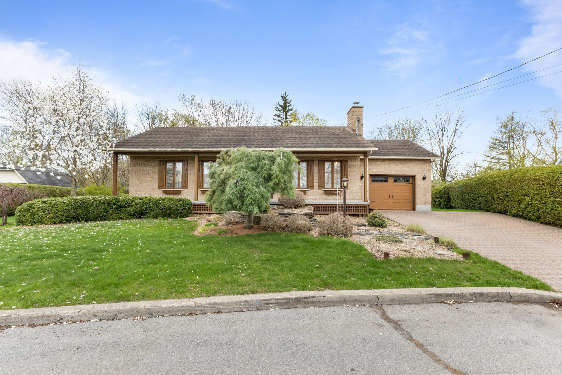 









245


Av. De Beaujeu

,
Saint-Hyacinthe,




QC
J2S7M9

