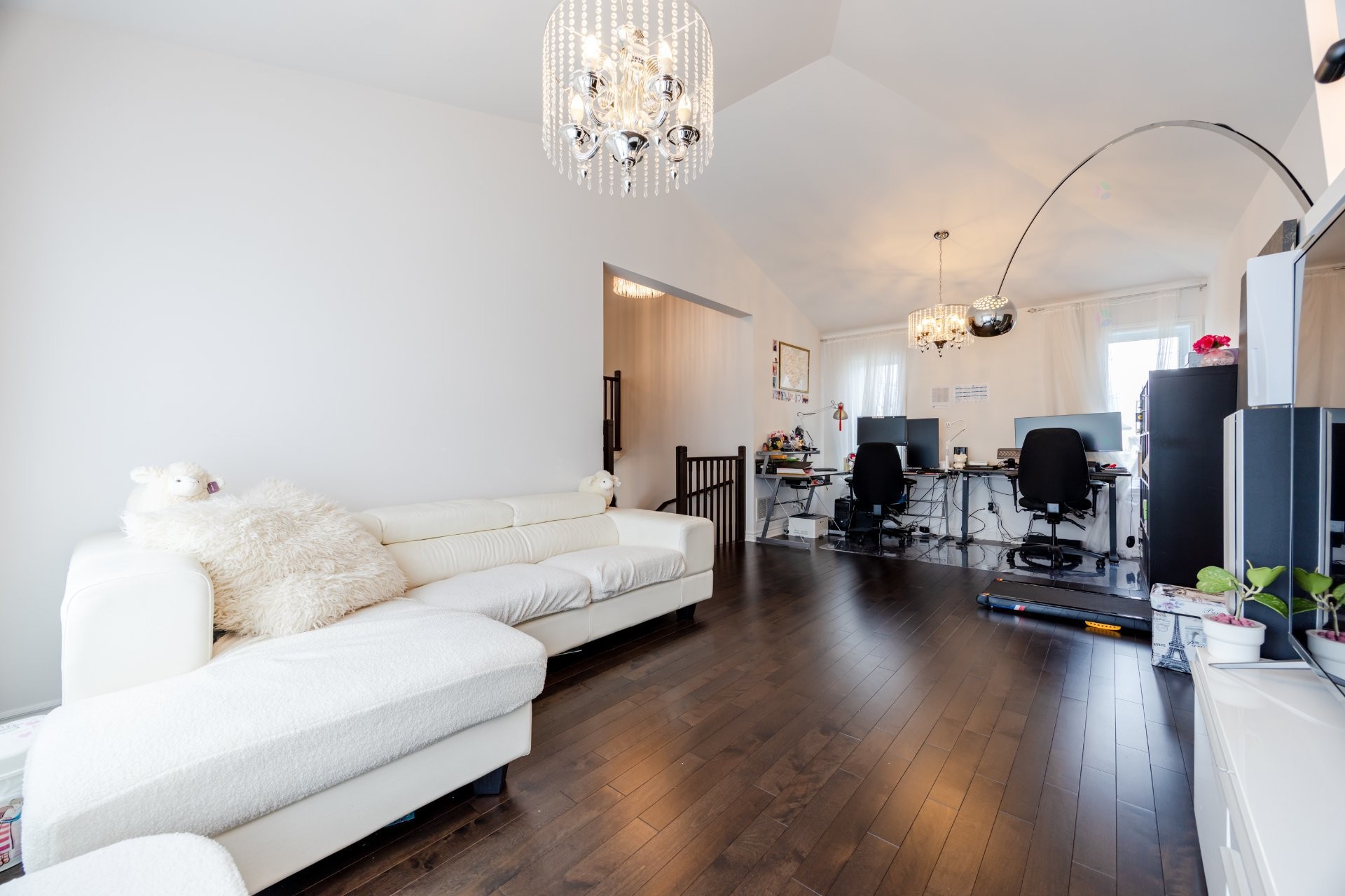 









4056


Rue des Pruniers

,
Longueuil (Saint-Hubert),




QC
J3Y0S2

