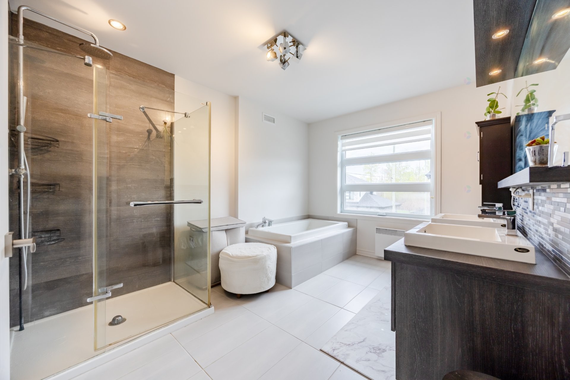 









4056


Rue des Pruniers

,
Longueuil (Saint-Hubert),




QC
J3Y0S2

