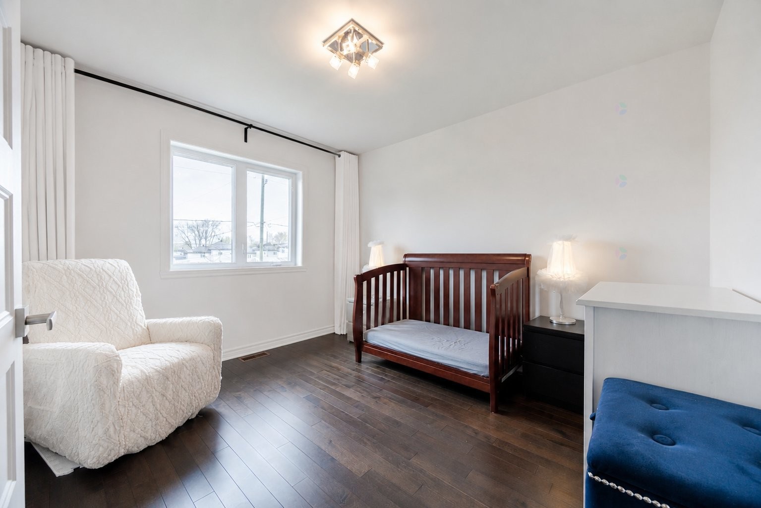 









4056


Rue des Pruniers

,
Longueuil (Saint-Hubert),




QC
J3Y0S2

