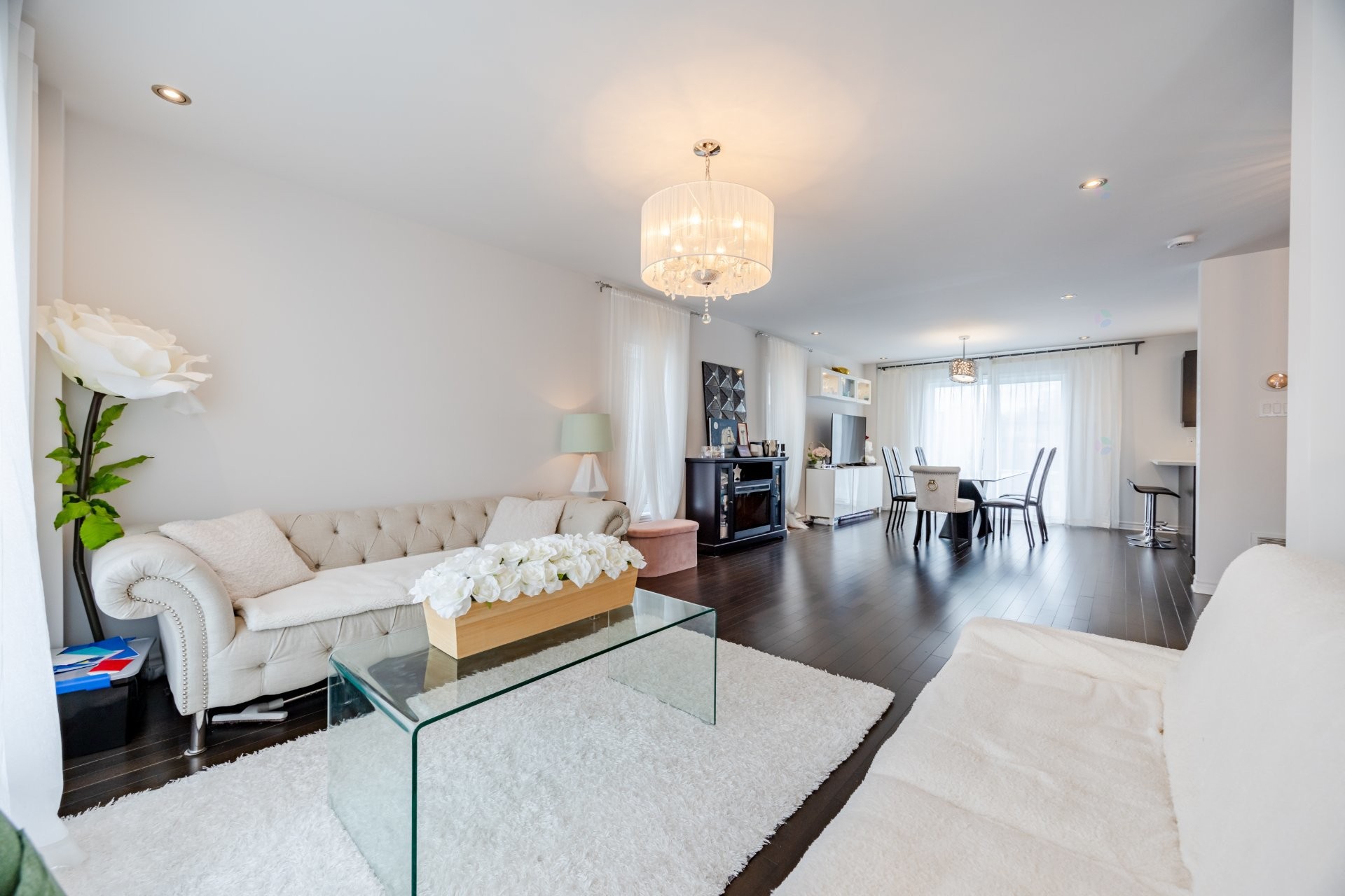 









4056


Rue des Pruniers

,
Longueuil (Saint-Hubert),




QC
J3Y0S2

