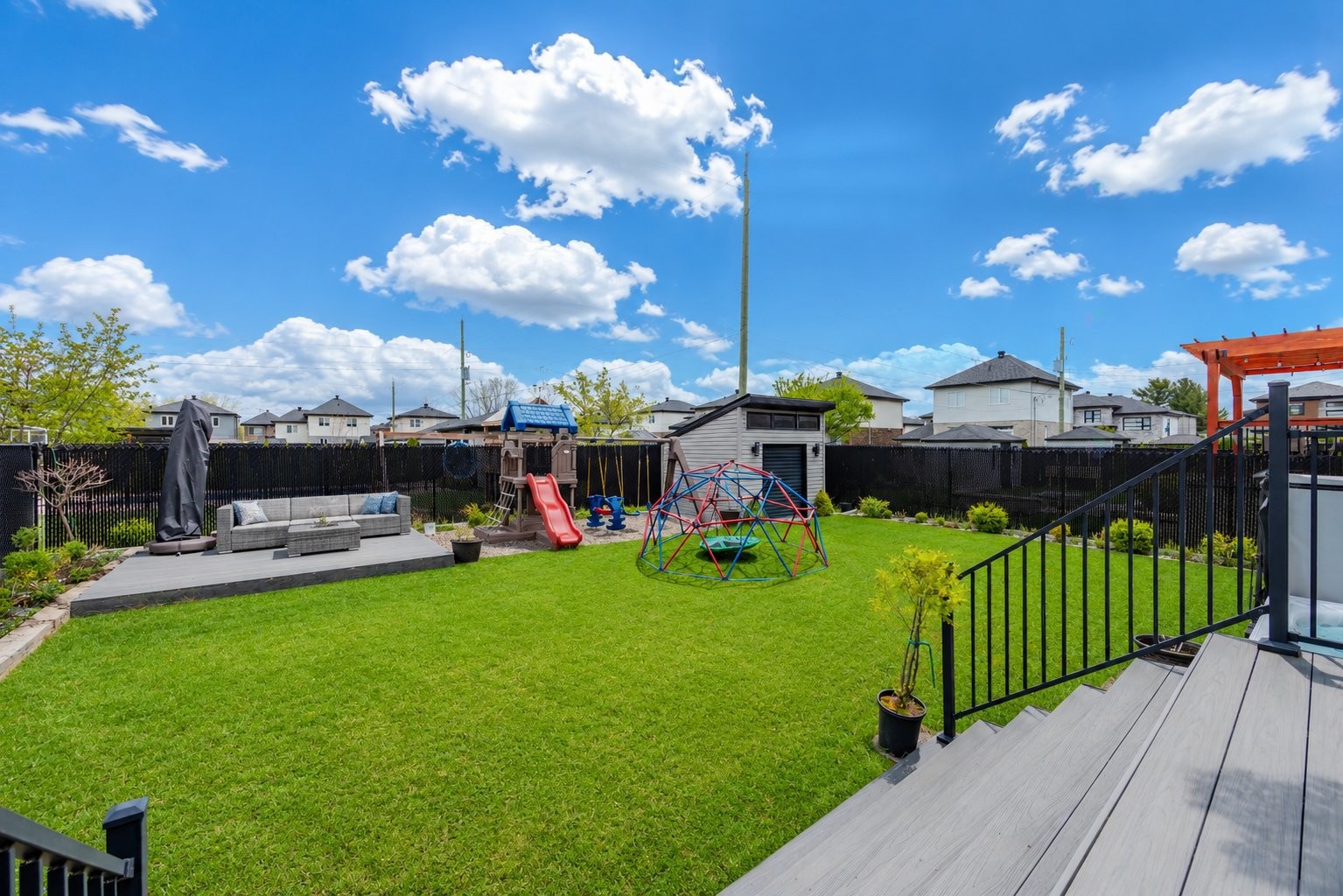 









4056


Rue des Pruniers

,
Longueuil (Saint-Hubert),




QC
J3Y0S2

