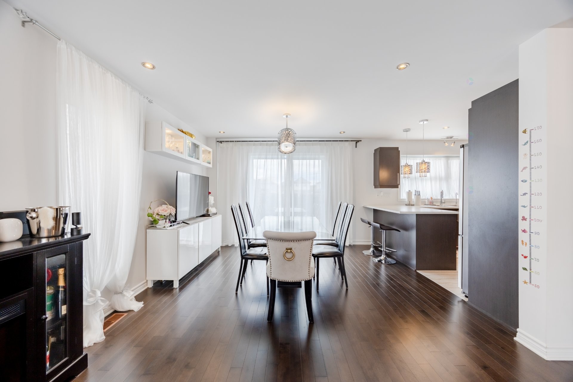 









4056


Rue des Pruniers

,
Longueuil (Saint-Hubert),




QC
J3Y0S2

