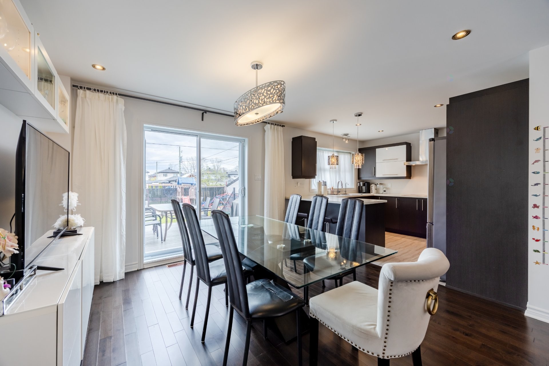 









4056


Rue des Pruniers

,
Longueuil (Saint-Hubert),




QC
J3Y0S2

