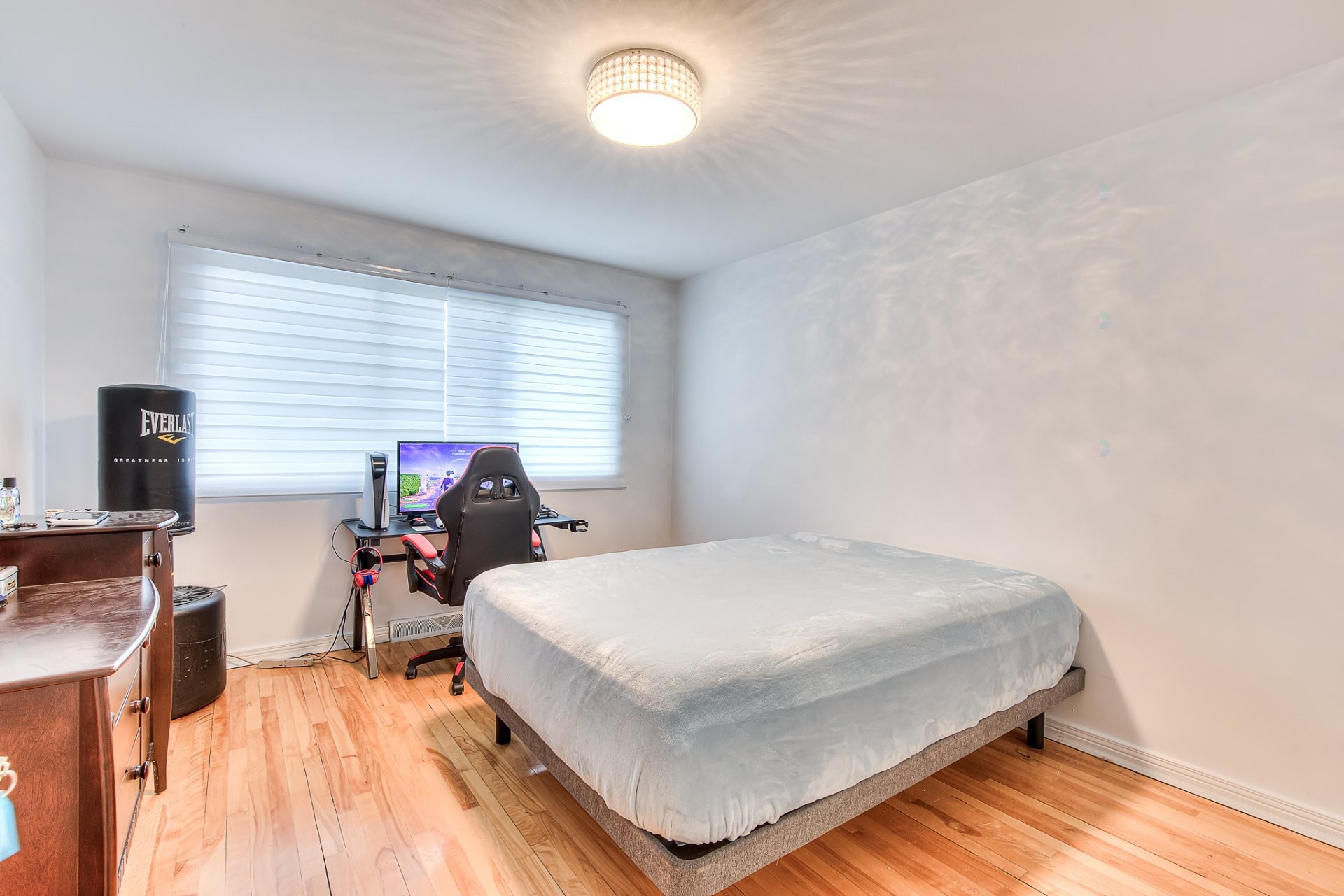 









1273

 - 1277


Rue Jasmin

,
Laval (Chomedey),




QC
H7W3V9

