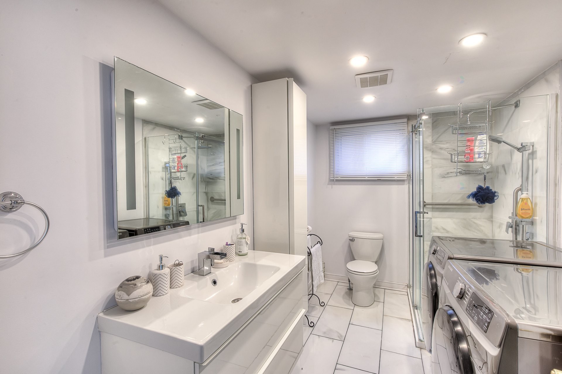 









1273

 - 1277


Rue Jasmin

,
Laval (Chomedey),




QC
H7W3V9

