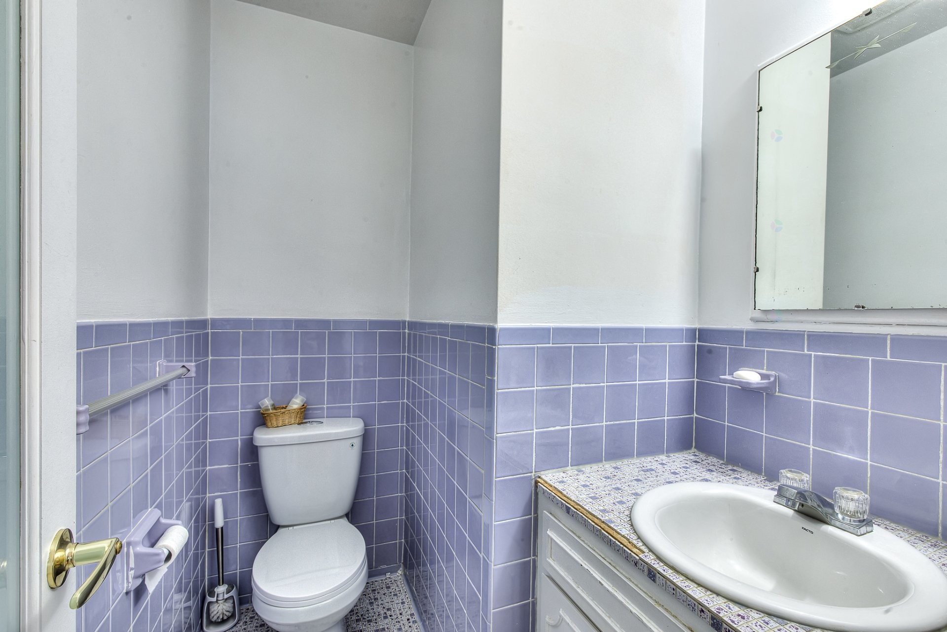 









1273

 - 1277


Rue Jasmin

,
Laval (Chomedey),




QC
H7W3V9

