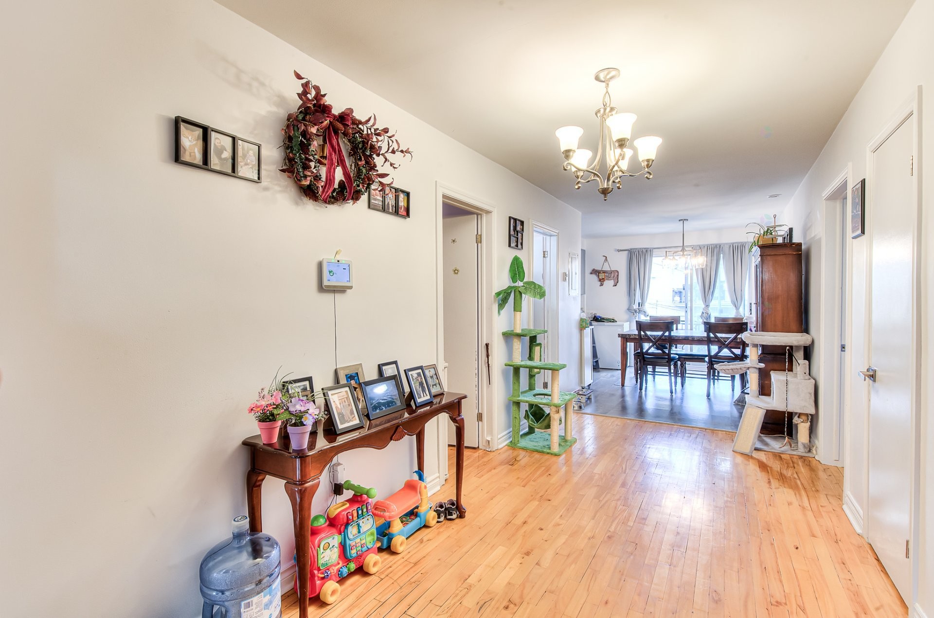 









1273

 - 1277


Rue Jasmin

,
Laval (Chomedey),




QC
H7W3V9

