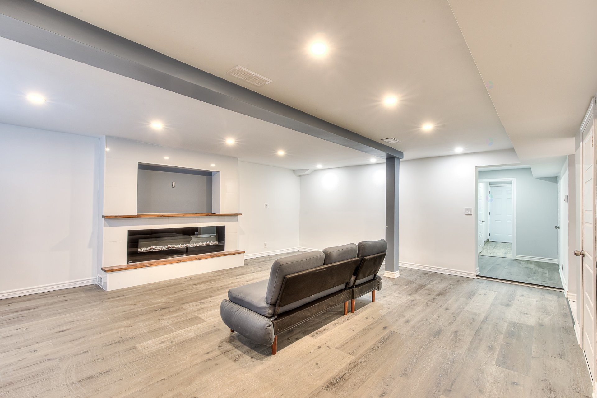 









1273

 - 1277


Rue Jasmin

,
Laval (Chomedey),




QC
H7W3V9

