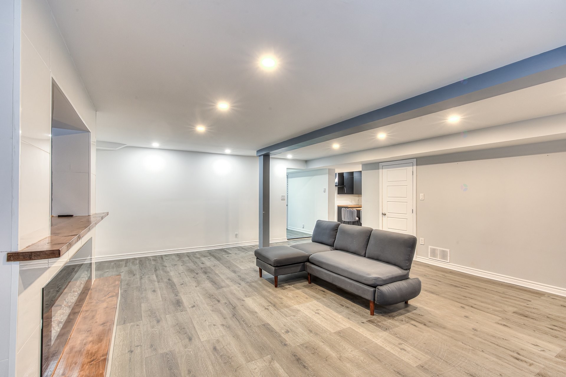 









1273

 - 1277


Rue Jasmin

,
Laval (Chomedey),




QC
H7W3V9

