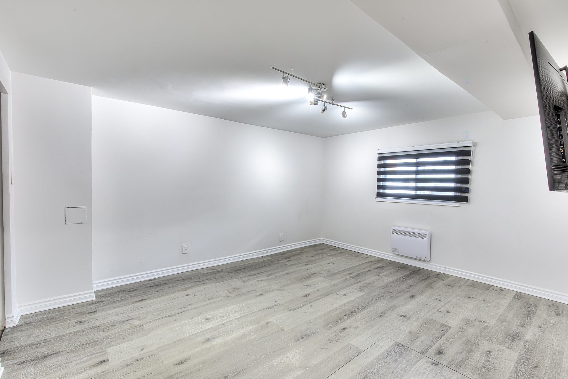 









1273

 - 1277


Rue Jasmin

,
Laval (Chomedey),




QC
H7W3V9

