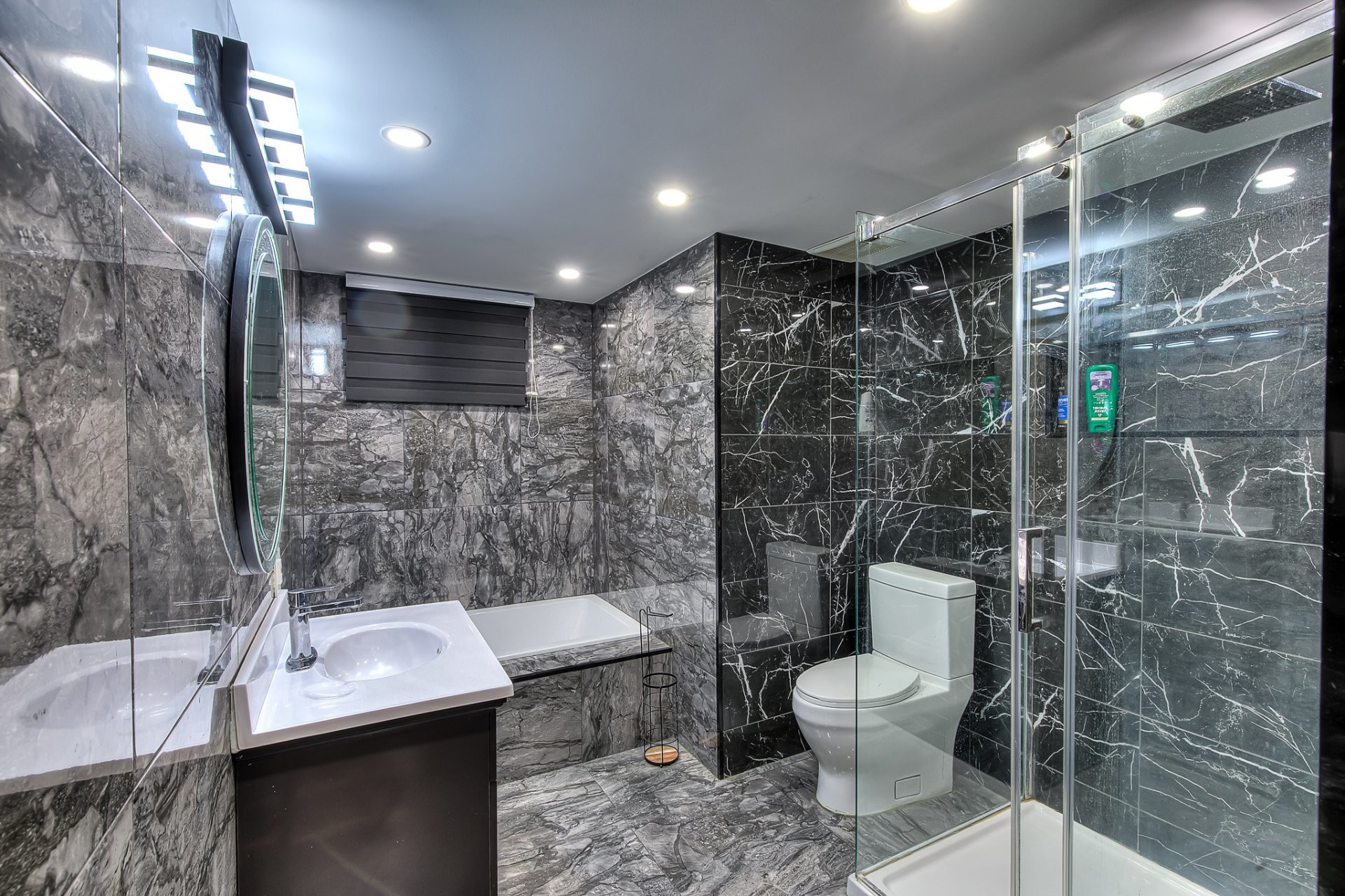 









1273

 - 1277


Rue Jasmin

,
Laval (Chomedey),




QC
H7W3V9

