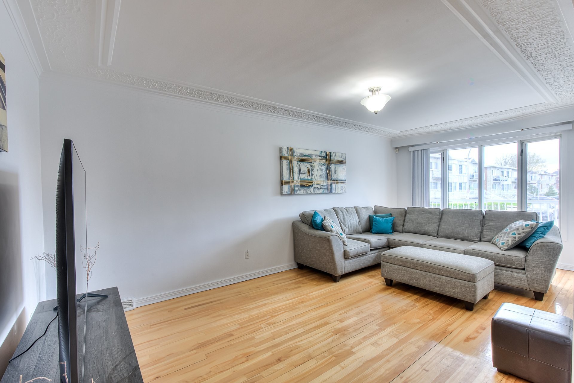 









1273

 - 1277


Rue Jasmin

,
Laval (Chomedey),




QC
H7W3V9

