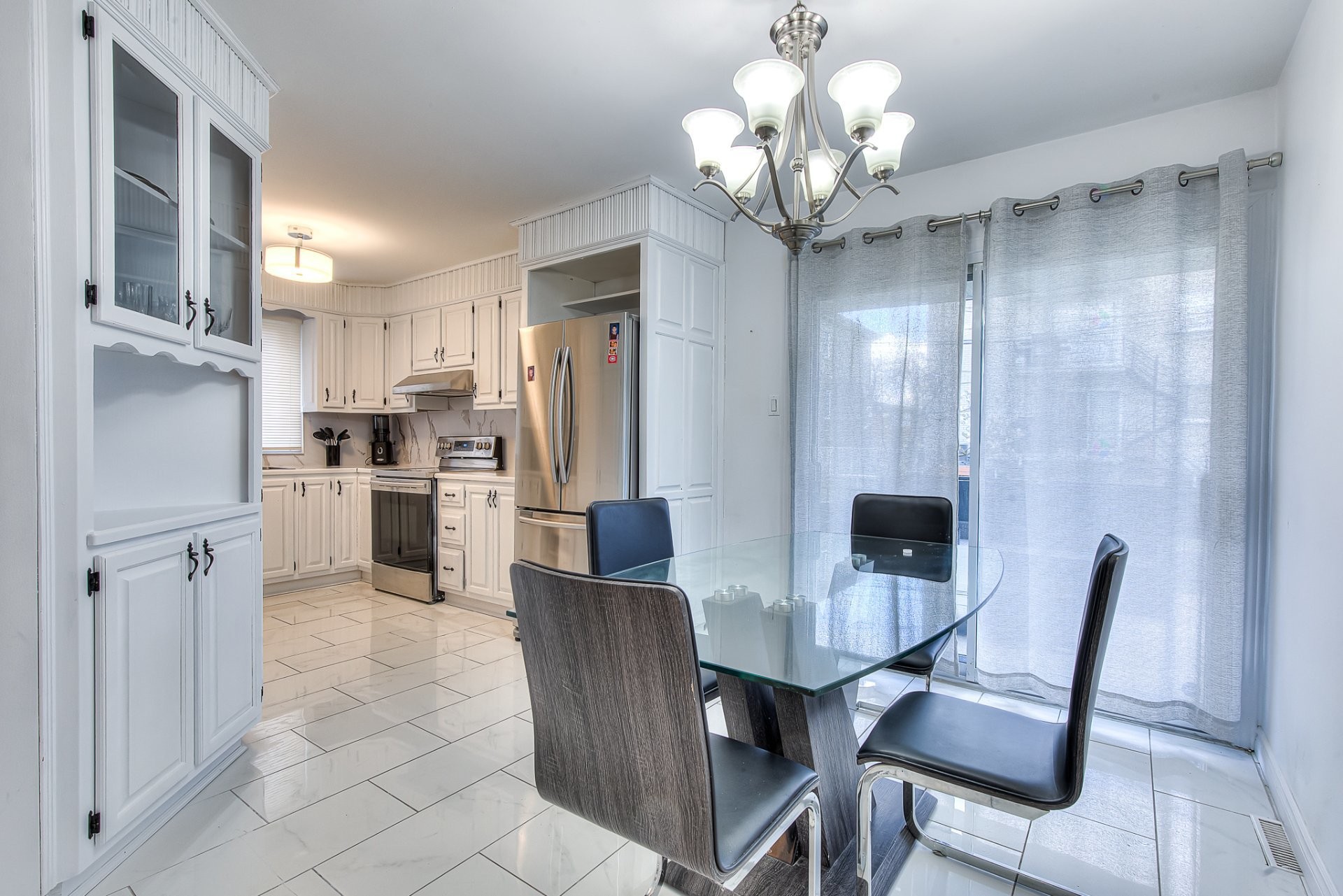 









1273

 - 1277


Rue Jasmin

,
Laval (Chomedey),




QC
H7W3V9


