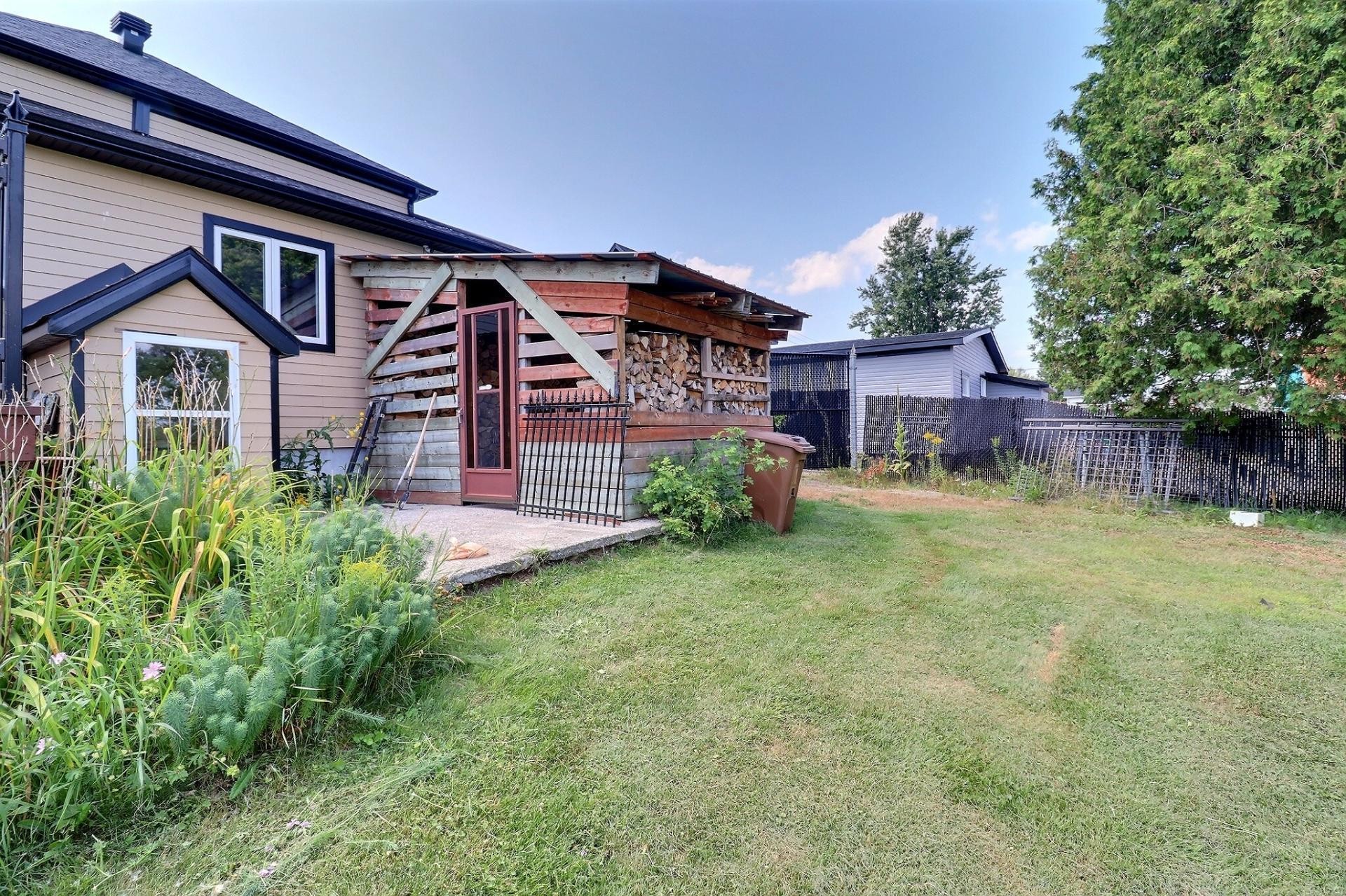 









32


Rue Principale

,
Notre-Dame-du-Laus,




QC
J0X2M0


