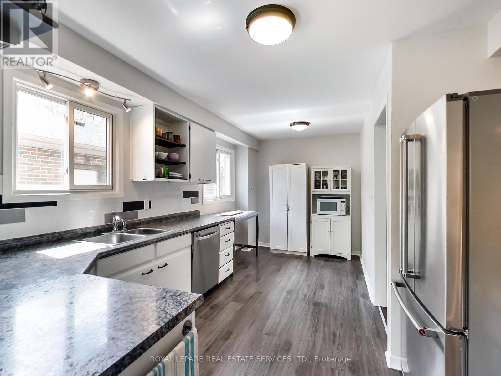 












27 BREMEN LANE

,
Mississauga,




Ontario
L5M1G7

