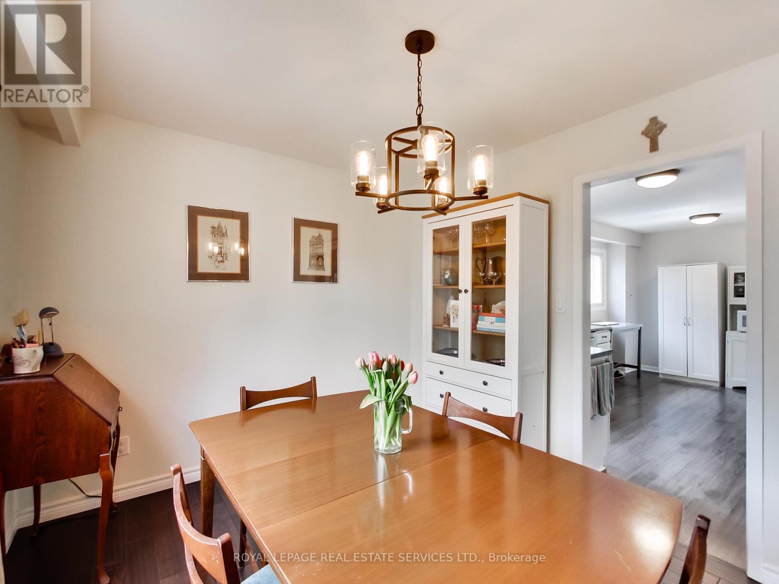 












27 BREMEN LANE

,
Mississauga,




Ontario
L5M1G7

