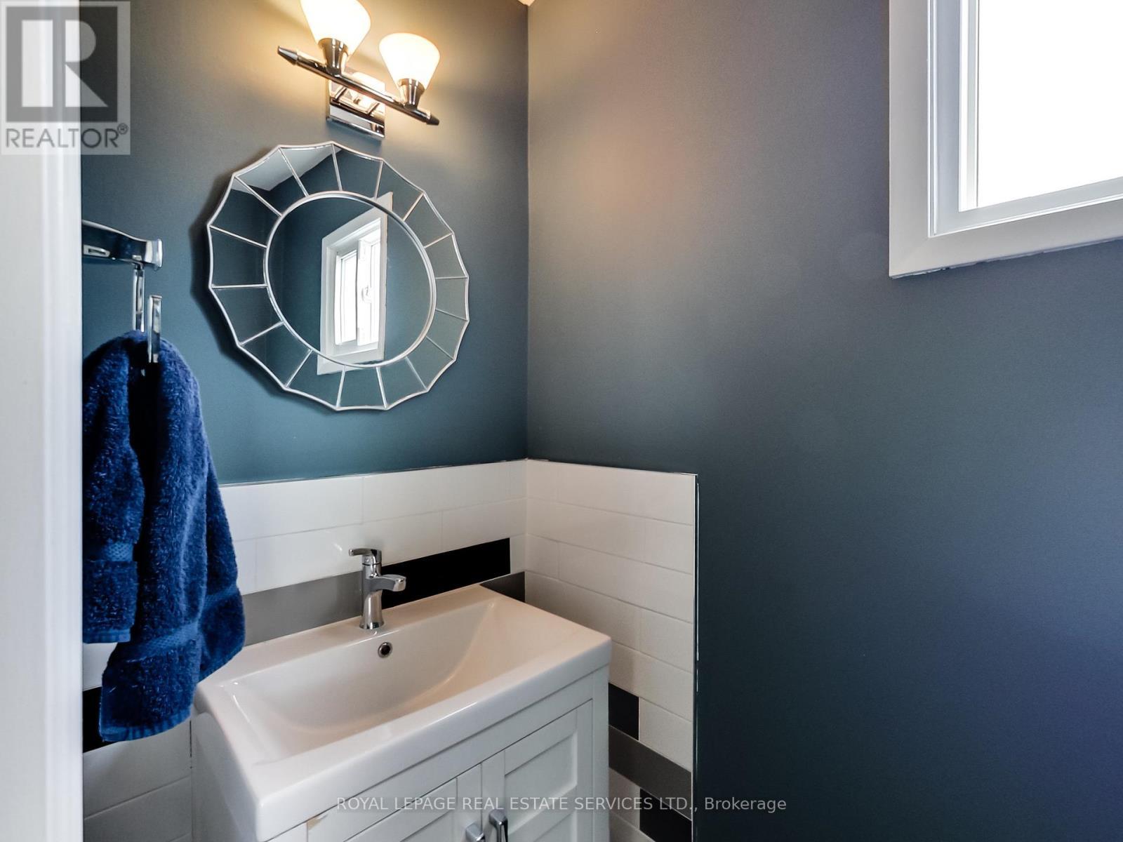 












27 BREMEN LANE

,
Mississauga,




Ontario
L5M1G7

