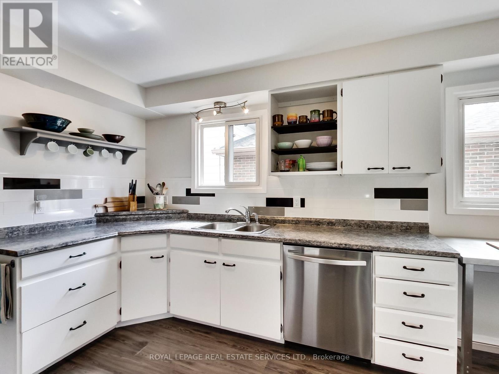 












27 BREMEN LANE

,
Mississauga,




Ontario
L5M1G7

