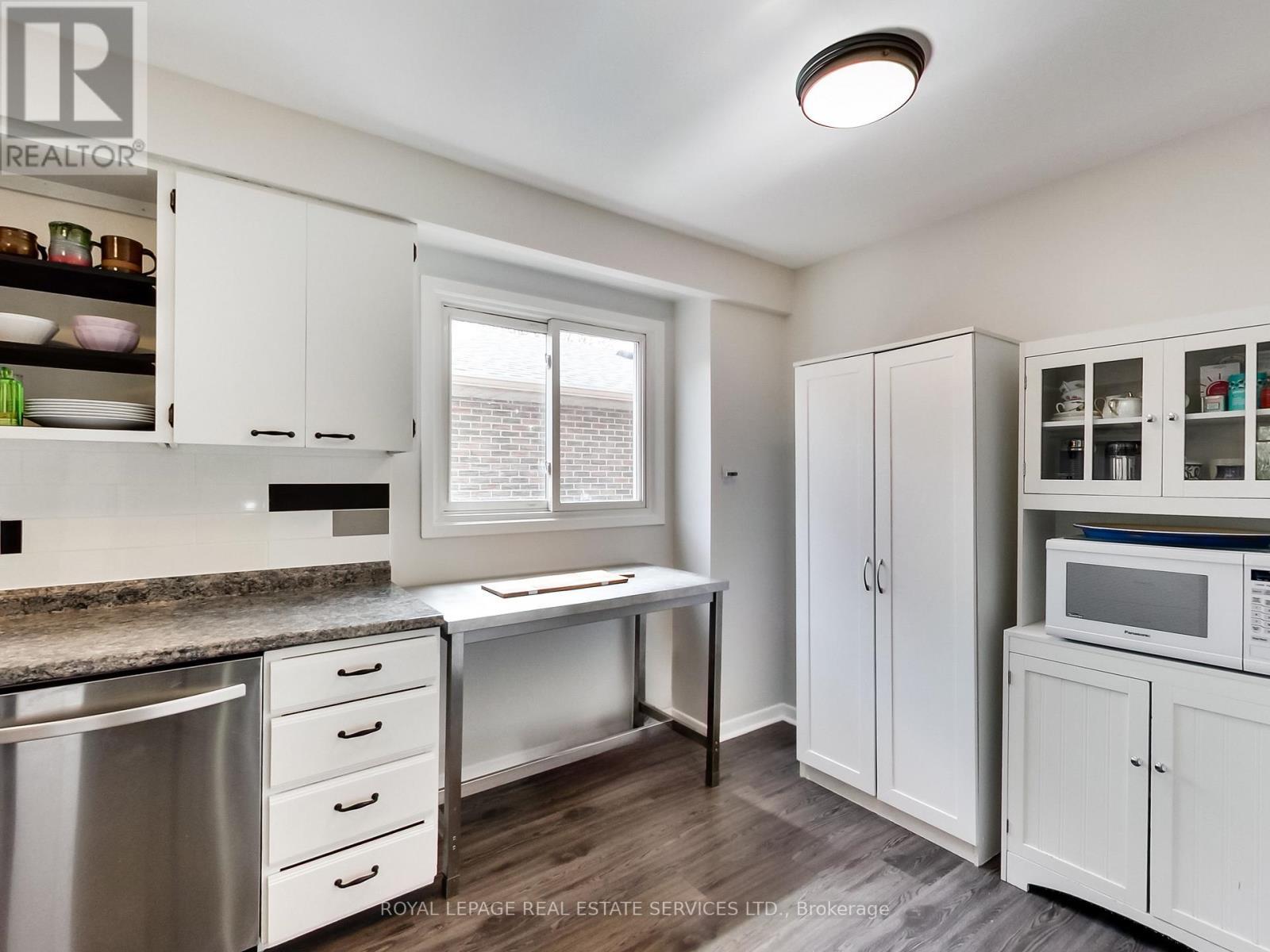 












27 BREMEN LANE

,
Mississauga,




Ontario
L5M1G7

