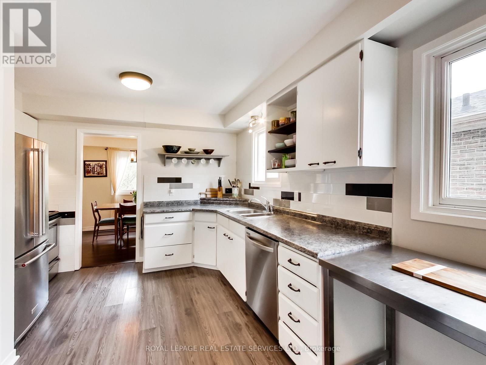 












27 BREMEN LANE

,
Mississauga,




Ontario
L5M1G7

