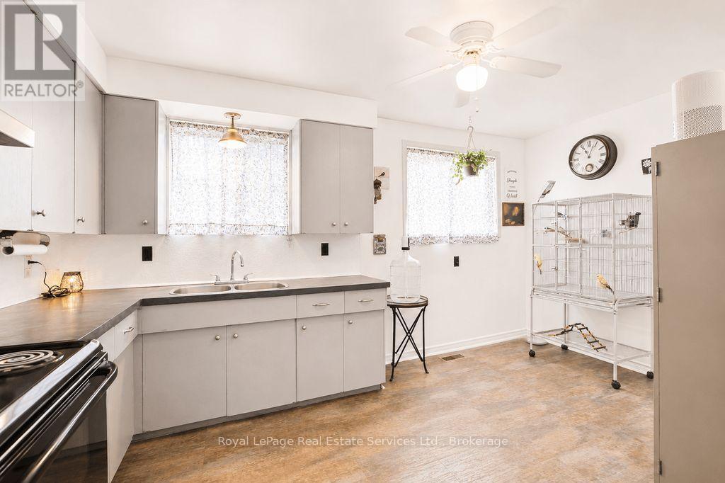 












334 TRAGINA AVENUE N

,
Hamilton (Homeside),




Ontario
L8H5E3

