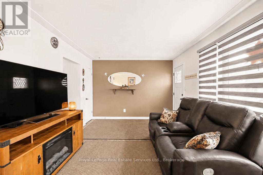 












334 TRAGINA AVENUE N

,
Hamilton (Homeside),




Ontario
L8H5E3

