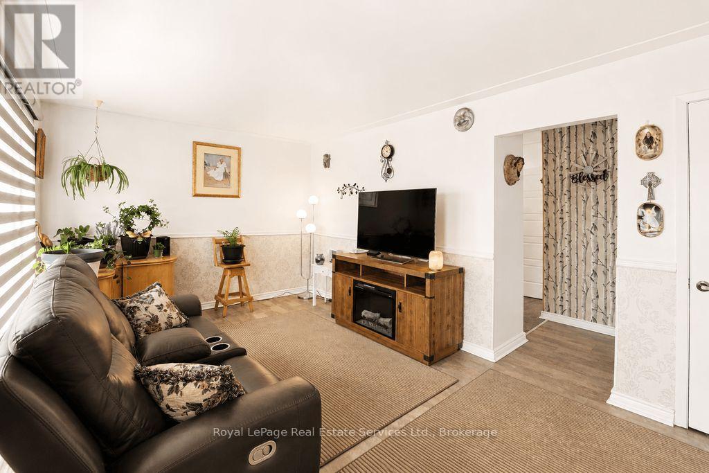 












334 TRAGINA AVENUE N

,
Hamilton (Homeside),




Ontario
L8H5E3

