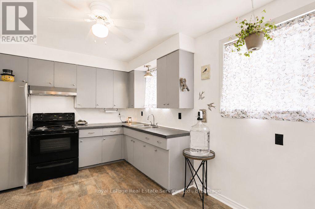 












334 TRAGINA AVENUE N

,
Hamilton (Homeside),




Ontario
L8H5E3

