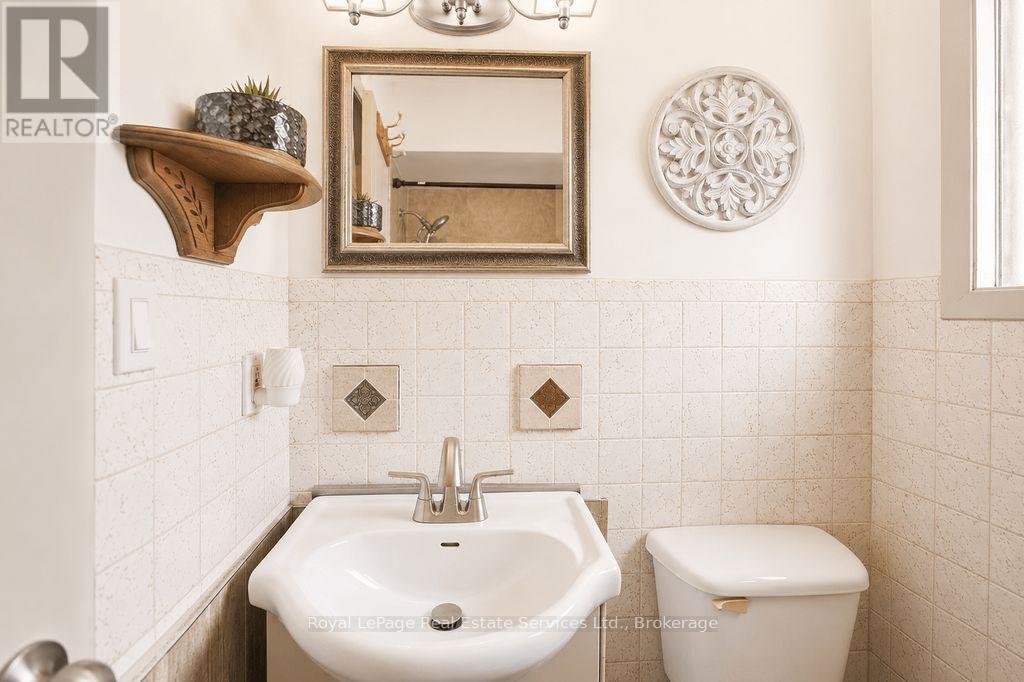 












334 TRAGINA AVENUE N

,
Hamilton (Homeside),




Ontario
L8H5E3

