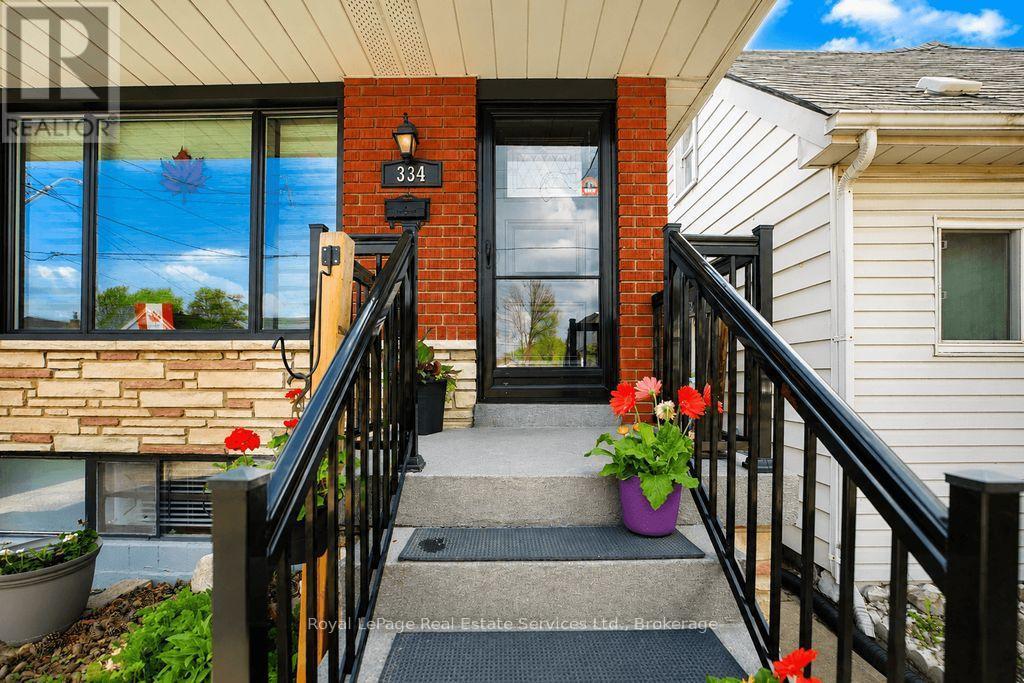 












334 TRAGINA AVENUE N

,
Hamilton (Homeside),




Ontario
L8H5E3

