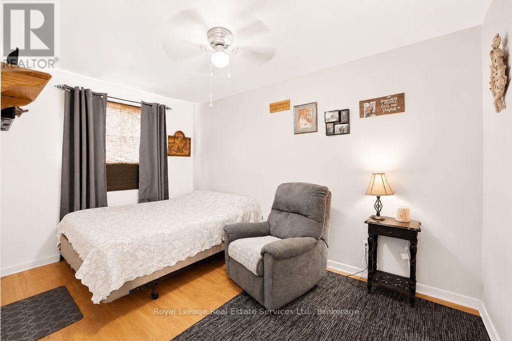 












334 TRAGINA AVENUE N

,
Hamilton (Homeside),




Ontario
L8H5E3

