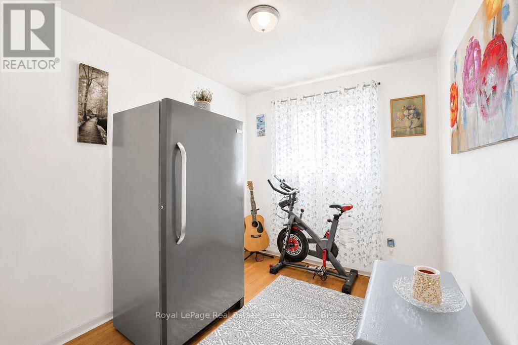 












334 TRAGINA AVENUE N

,
Hamilton (Homeside),




Ontario
L8H5E3

