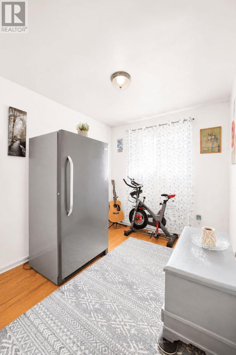 












334 TRAGINA AVENUE N

,
Hamilton (Homeside),




Ontario
L8H5E3

