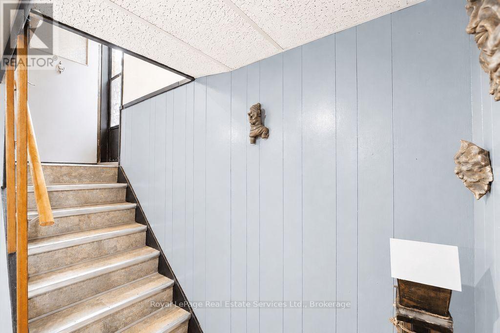 












334 TRAGINA AVENUE N

,
Hamilton (Homeside),




Ontario
L8H5E3

