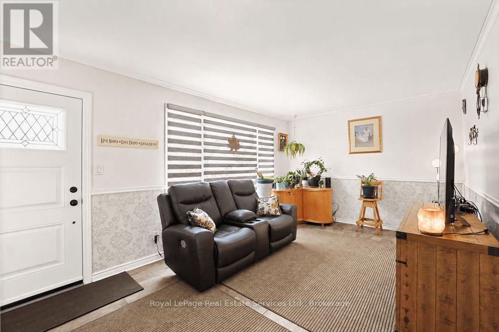 












334 TRAGINA AVENUE N

,
Hamilton (Homeside),




Ontario
L8H5E3

