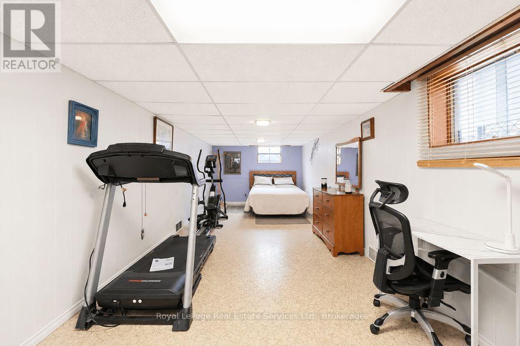












334 TRAGINA AVENUE N

,
Hamilton (Homeside),




Ontario
L8H5E3

