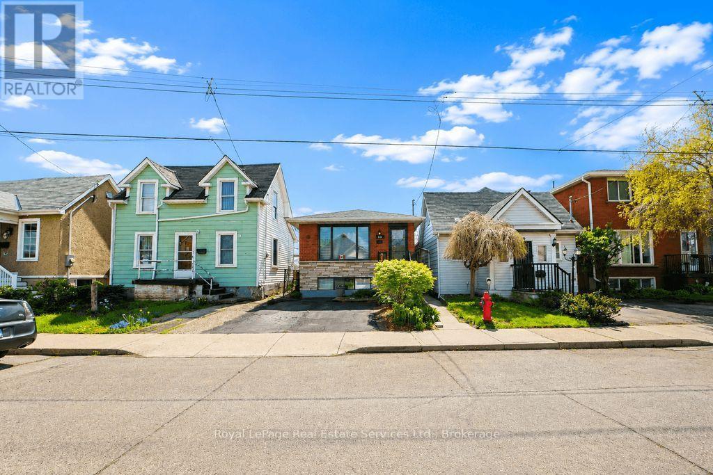 












334 TRAGINA AVENUE N

,
Hamilton (Homeside),




Ontario
L8H5E3

