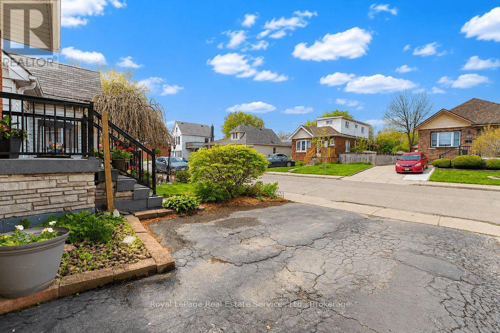 












334 TRAGINA AVENUE N

,
Hamilton (Homeside),




Ontario
L8H5E3

