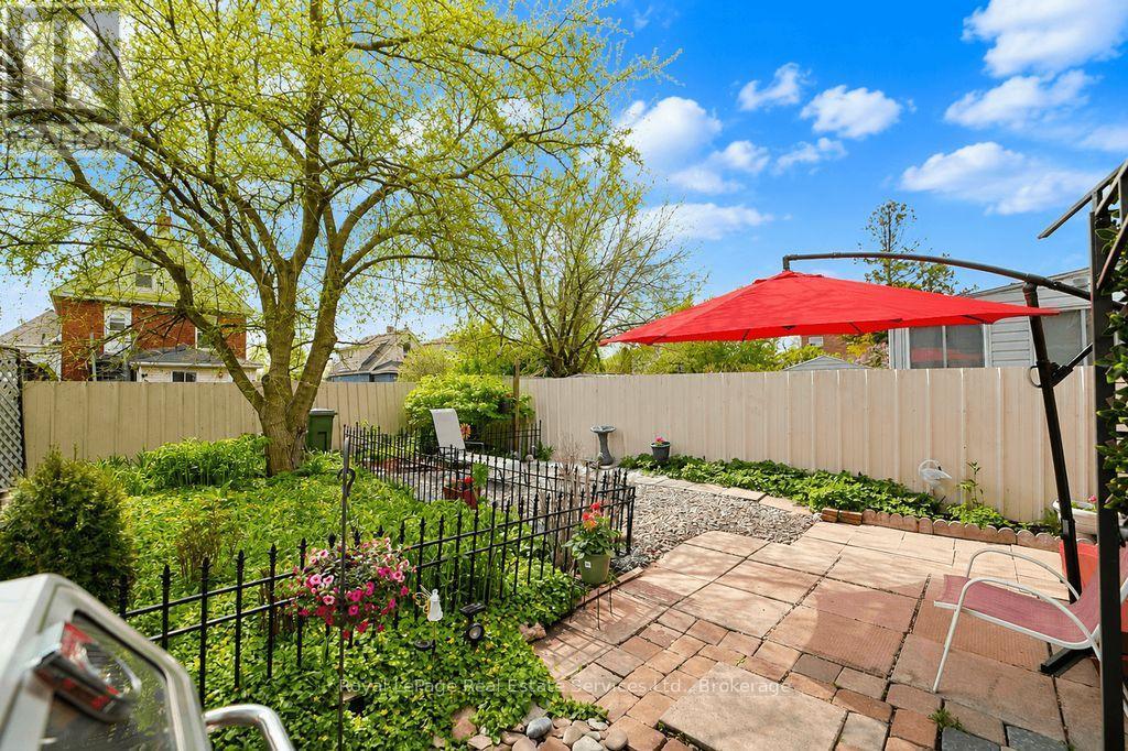 












334 TRAGINA AVENUE N

,
Hamilton (Homeside),




Ontario
L8H5E3

