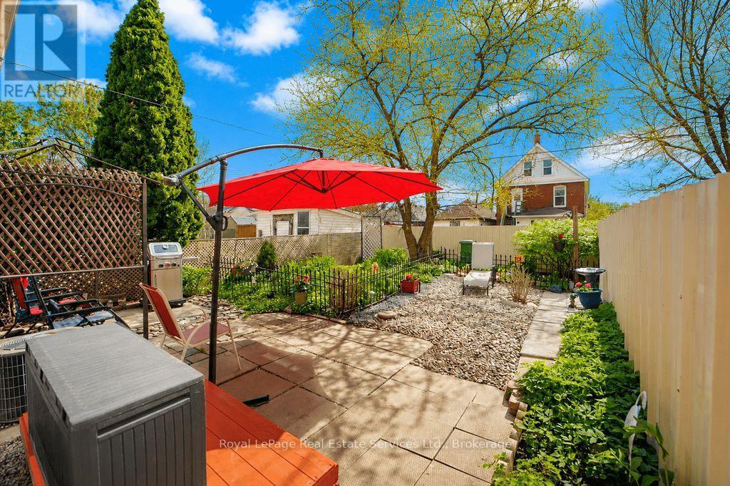 












334 TRAGINA AVENUE N

,
Hamilton (Homeside),




Ontario
L8H5E3

