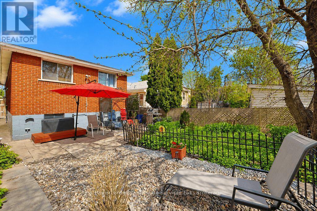 












334 TRAGINA AVENUE N

,
Hamilton (Homeside),




Ontario
L8H5E3

