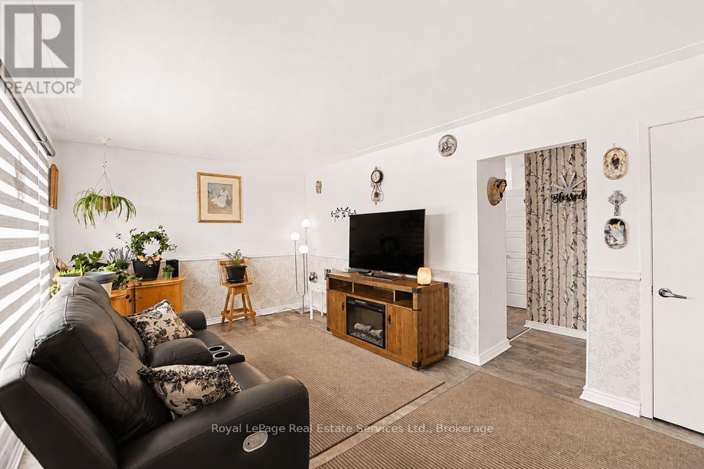 












334 TRAGINA AVENUE N

,
Hamilton (Homeside),




Ontario
L8H5E3


