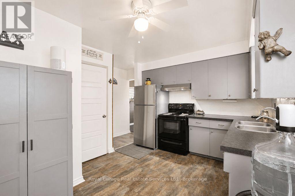 












334 TRAGINA AVENUE N

,
Hamilton (Homeside),




Ontario
L8H5E3

