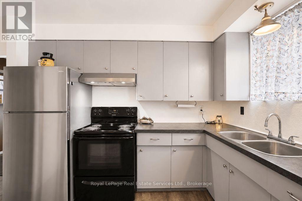 












334 TRAGINA AVENUE N

,
Hamilton (Homeside),




Ontario
L8H5E3

