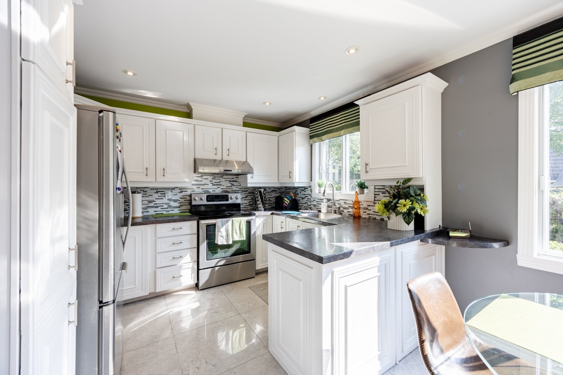 









1100


Rue des Gélinottes

,
Longueuil (Le Vieux-Longueuil),




QC
J4G2C9

