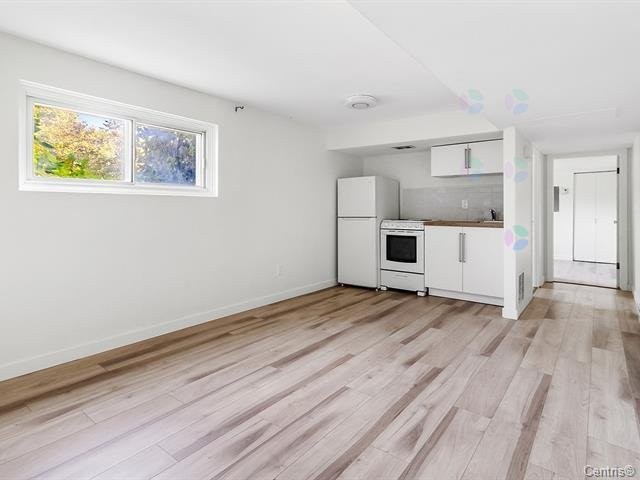 









1010A


Rue Ridgewood

,
Laval (Chomedey),




QC
H7W1K8

