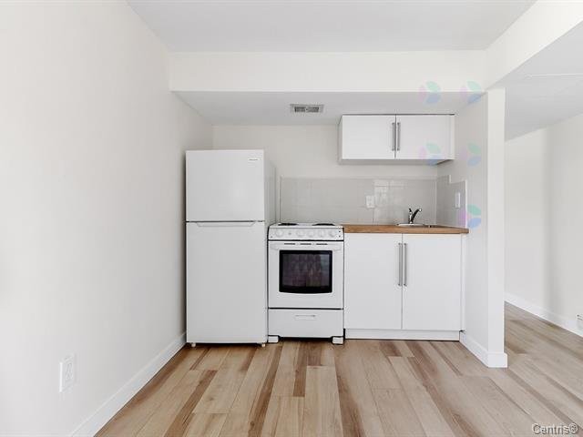 









1010A


Rue Ridgewood

,
Laval (Chomedey),




QC
H7W1K8

