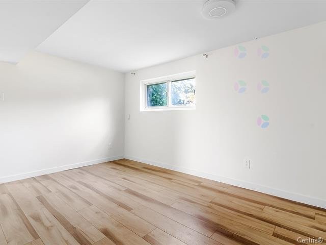 









1010A


Rue Ridgewood

,
Laval (Chomedey),




QC
H7W1K8

