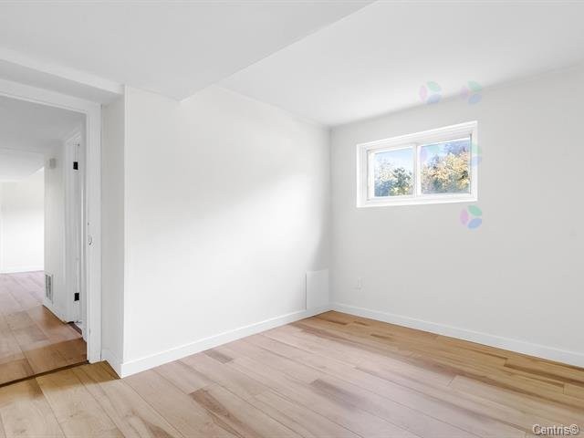 









1010A


Rue Ridgewood

,
Laval (Chomedey),




QC
H7W1K8

